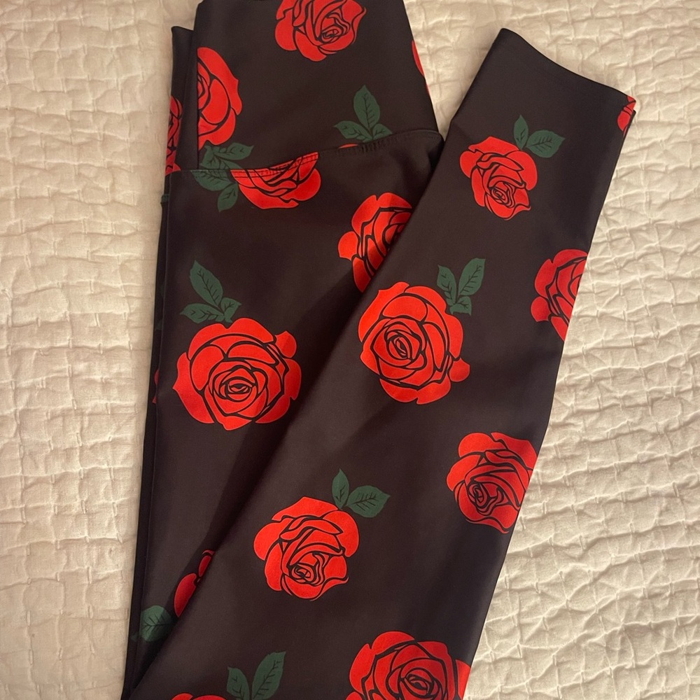 Beach Riot Floral Leggings with Red Rose Pattern